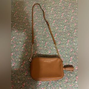 BROWN CROSSBODY MICHAEL KORS BAG (need gone)